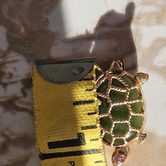 14K and jade turtle - Picture 2 of 4
